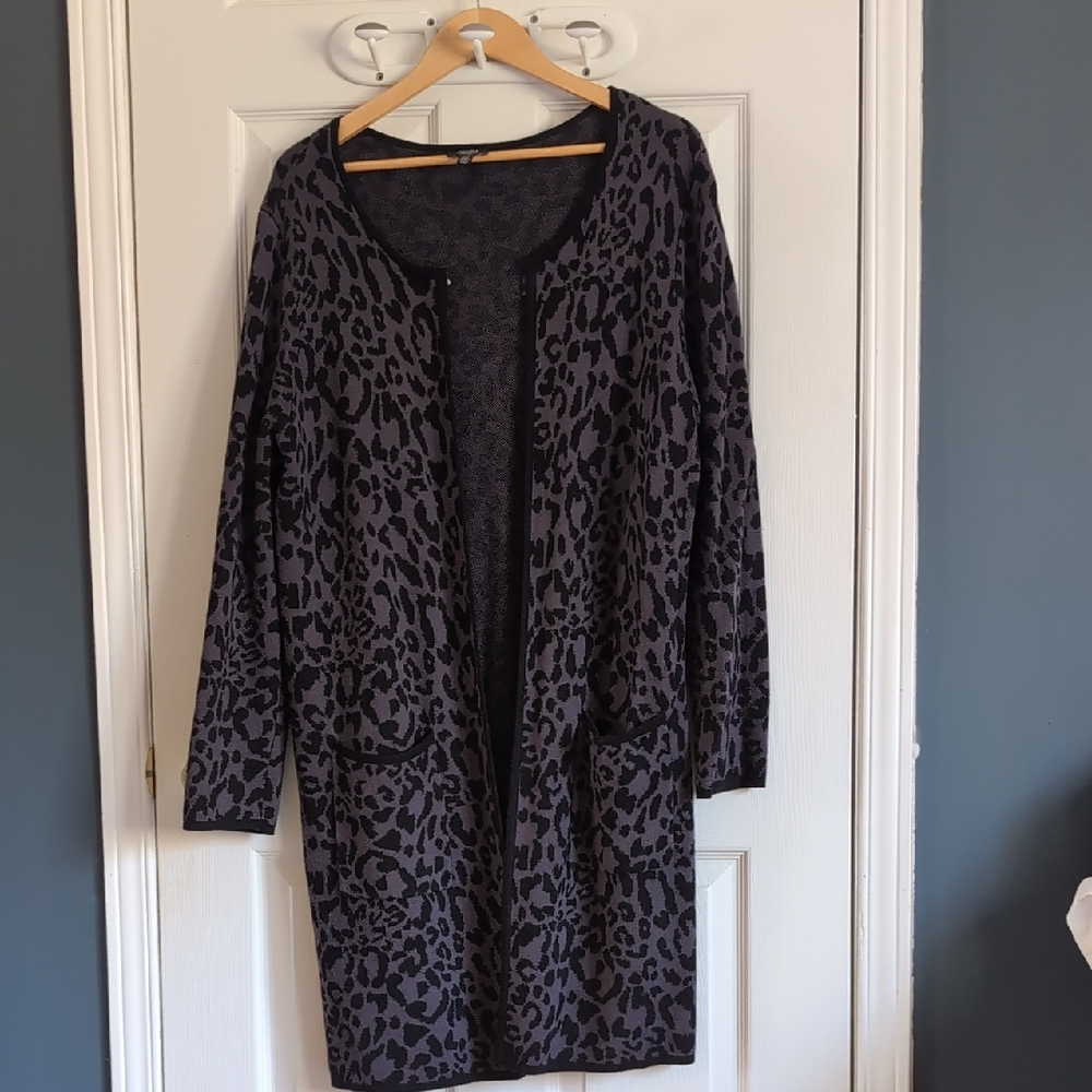 Jones New York Black and Gray Animal Print Cardigan